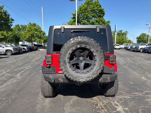 Used 2015 Jeep Wrangler Unlimited Sahara AWD/4WD image 7