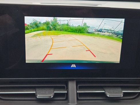 Used 2025 Chevrolet Trax LT FWD image 23