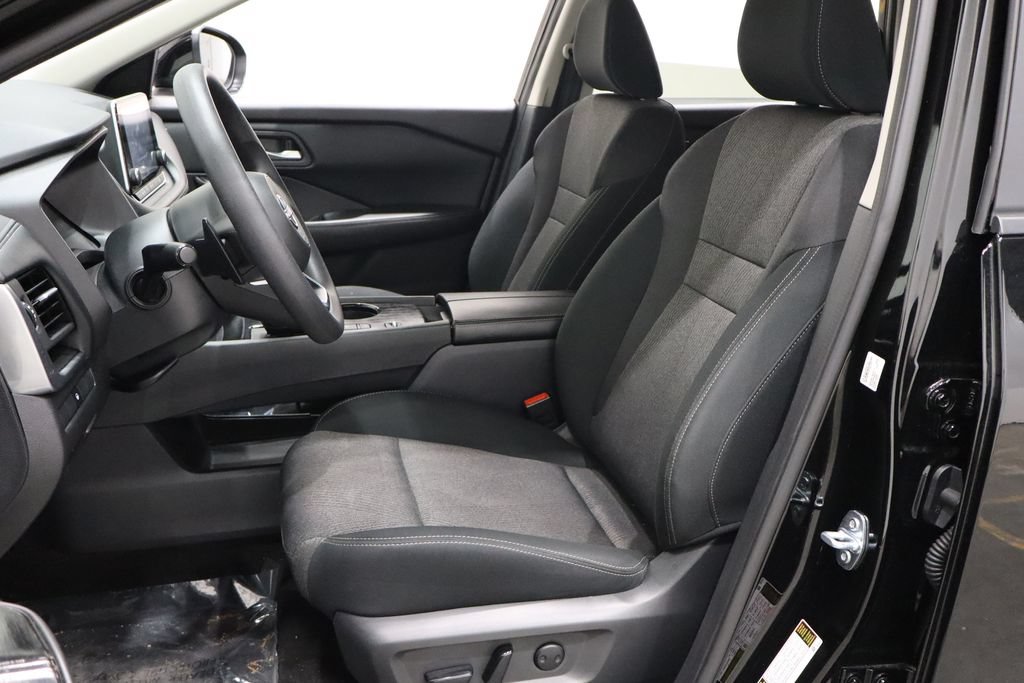 Used 2024 Nissan Rogue SV FWD image 10