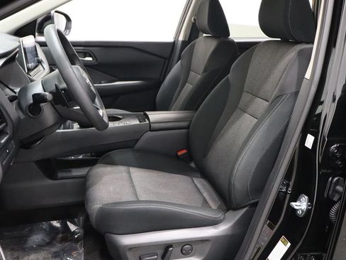Used 2024 Nissan Rogue SV FWD image 10
