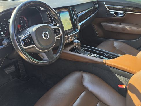 Used 2018 Volvo S90 T5 Momentum FWD image 24