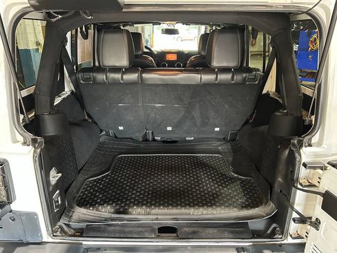 Used 2015 Jeep Wrangler Unlimited Rubicon AWD/4WD image 14