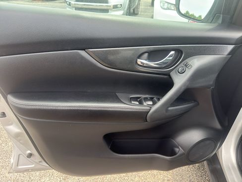 Used 2016 Nissan Rogue SL AWD/4WD image 13