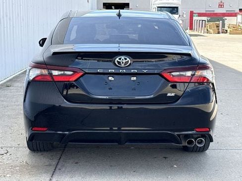Used 2023 Toyota Camry SE image 5