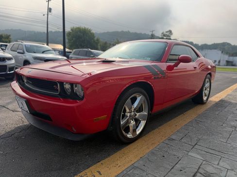 Used 2009 Dodge Challenger R/T RWD image 4
