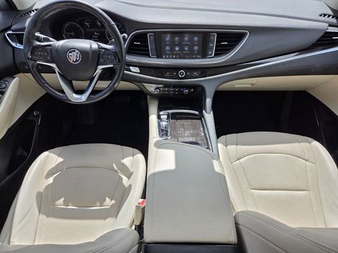 Used 2024 Buick Enclave Essence FWD image 9