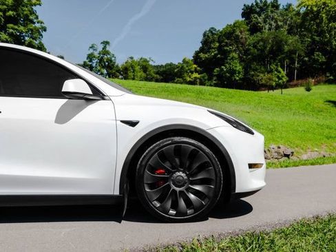 Used 2022 Tesla Model Y Performance AWD/4WD image 8