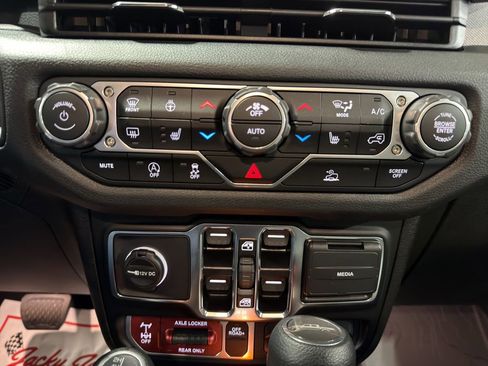 New 2025 Jeep Gladiator Willys image 30