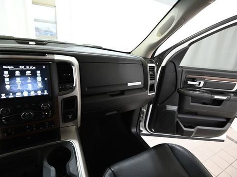 Used 2017 RAM 1500 Laramie image 32