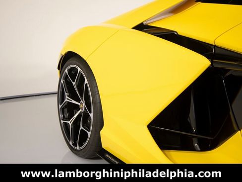 Used 2024 Lamborghini Revuelto image 41