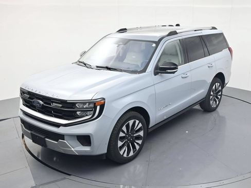 Used 2025 Ford Expedition Platinum w/ Driver's Package AWD/4WD image 37