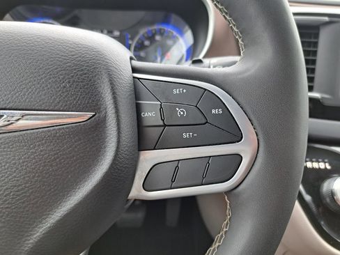 Used 2023 Chrysler Voyager LX image 14