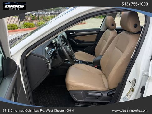 Used 2020 Volkswagen Jetta SE w/ SE Cold Weather Package FWD image 9