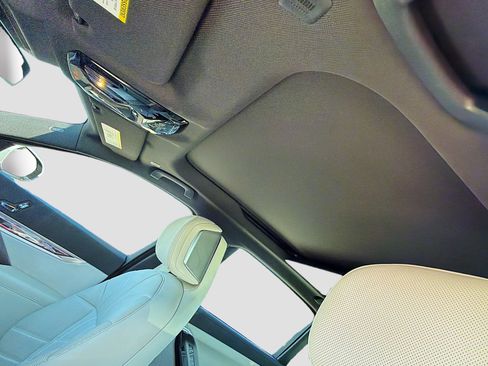 Used 2024 BMW 760i xDrive w/ Executive Package image 27