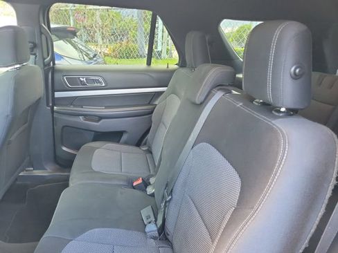 Used 2017 Ford Explorer XLT FWD image 11
