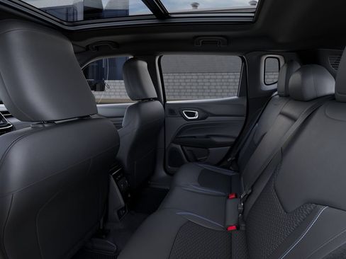 New 2025 Jeep Compass Latitude w/ Sun & Sound Group AWD/4WD image 24