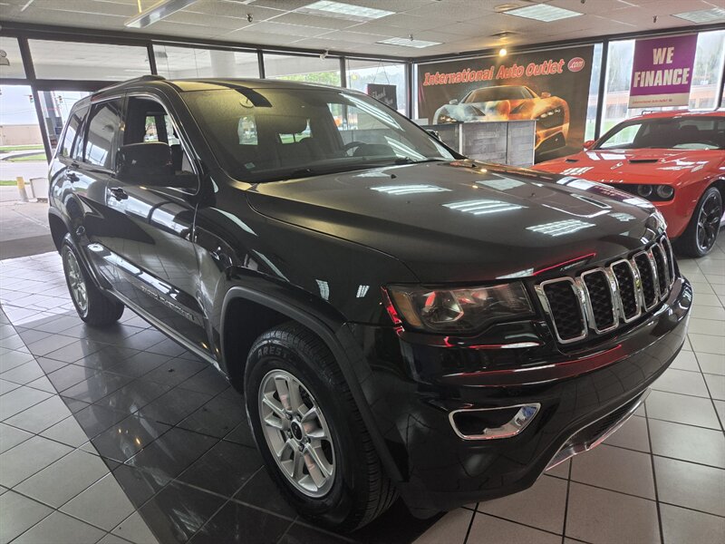 Used 2018 Jeep Grand Cherokee Laredo AWD/4WD image 4