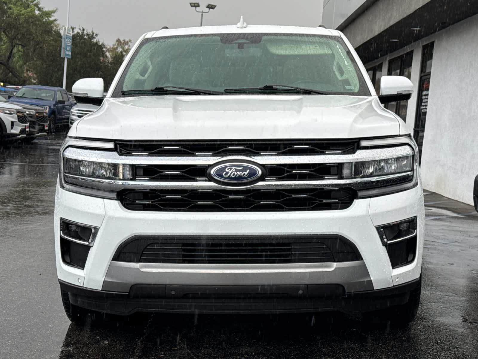 Used 2024 Ford Expedition Max Limited RWD image 2