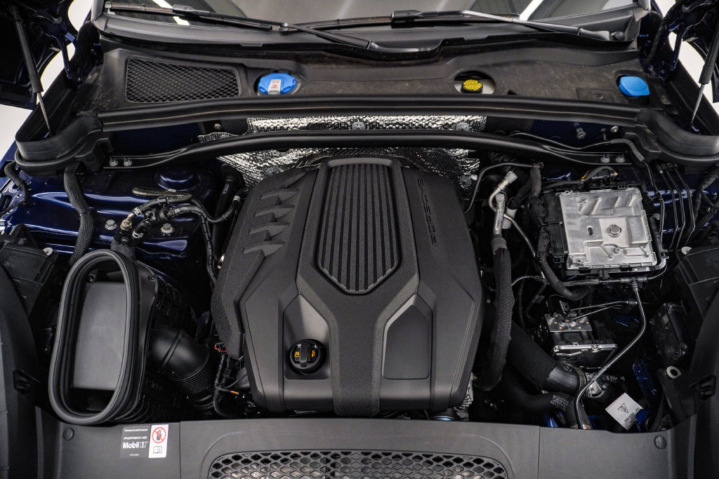 Certified 2026 Porsche Macan AWD/4WD image 29
