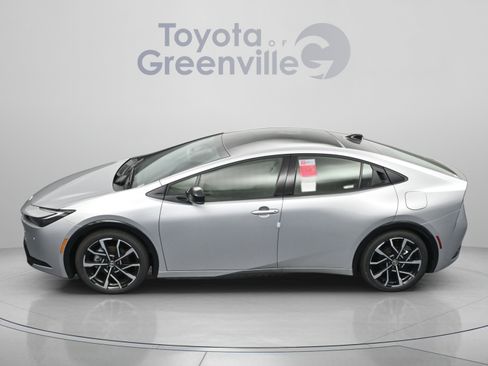New 2025 Toyota Prius Plug-In Hybrid FWD image 2
