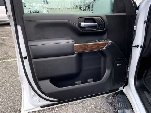 Used 2020 Chevrolet Silverado 1500 High Country w/ Technology Package image 20