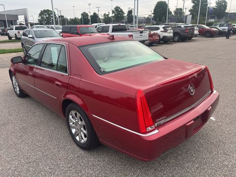 Used 2009 Cadillac DTS w/ Sun And Navigation Package FWD image 3