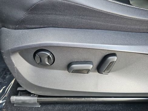 Used 2022 Volkswagen Tiguan SE image 12