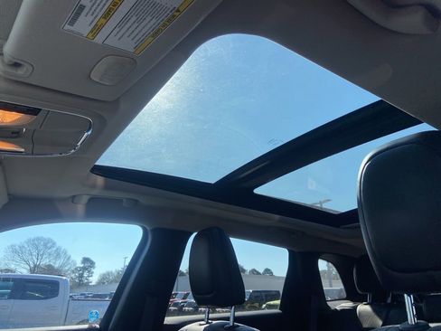 Used 2015 Jeep Cherokee Trailhawk w/ Comfort/Convenience Group image 24