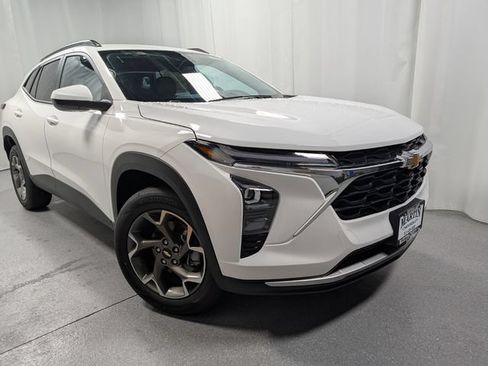 New 2026 Chevrolet Trax LT w/ LT Convenience Package FWD image 2