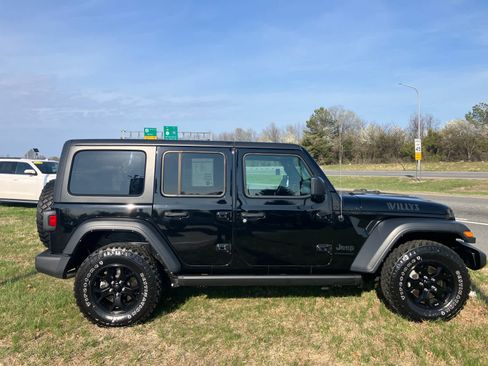Used 2023 Jeep Wrangler Willys image 5