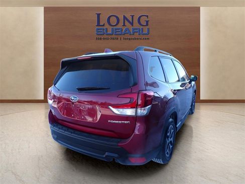 Used 2021 Subaru Forester Premium image 11