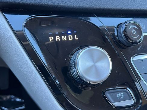 Certified 2024 Chrysler Pacifica Touring-L image 29