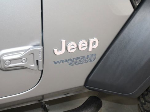 Used 2018 Jeep Wrangler Unlimited Sport S image 12