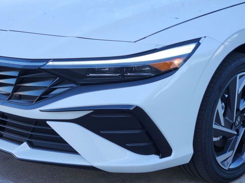 New 2026 Hyundai Elantra Limited FWD image 6