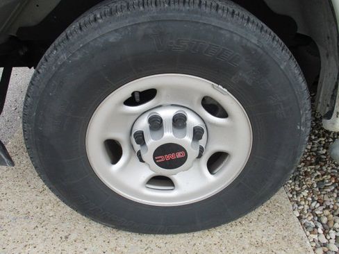 Used 2023 GMC Savana 2500 w/ Driver Convenience Package image 27