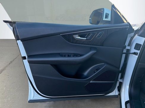 Used 2022 Audi Q8 Premium Plus image 23