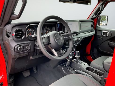 Used 2026 Jeep Wrangler Unlimited Rubicon AWD/4WD image 14