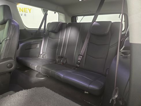 Used 2017 Cadillac Escalade ESV Luxury image 13