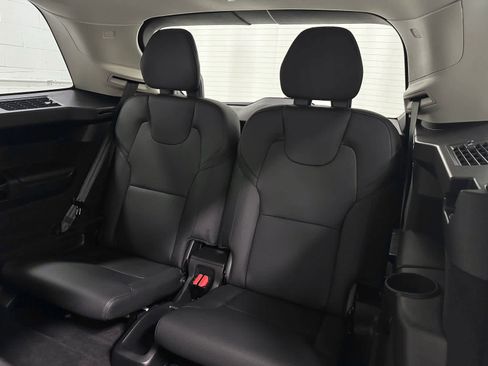 Used 2024 Volvo XC90 B5 Plus image 17