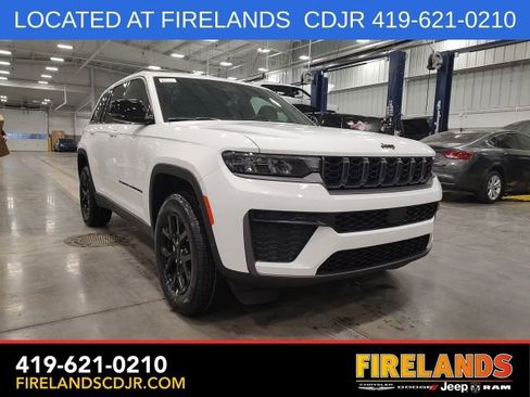 New 2026 Jeep Grand Cherokee Altitude AWD/4WD image 1