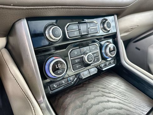 Used 2024 GMC Yukon Denali w/ Advanced Technology Package AWD/4WD image 27