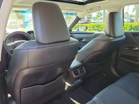 Used 2024 Lexus ES 350 w/ Premium Package FWD image 9