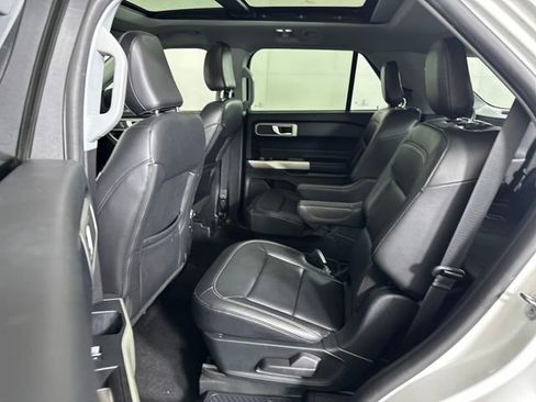Used 2021 Ford Explorer XLT w/ Equipment Group 202A image 25