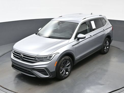 Used 2022 Volkswagen Tiguan SE AWD/4WD image 33