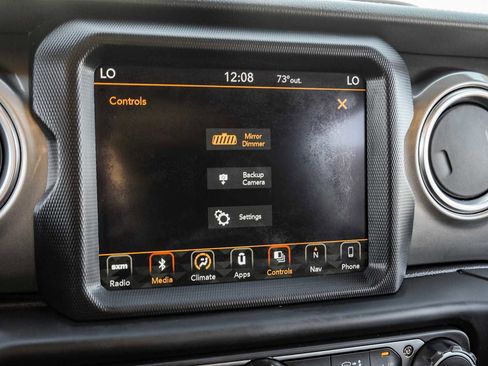 Used 2018 Jeep Wrangler Unlimited Sahara image 23