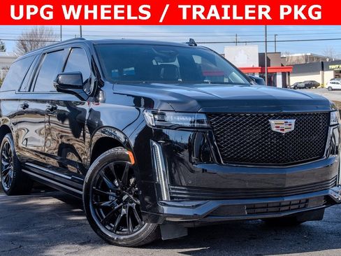 Used 2024 Cadillac Escalade ESV Sport Platinum w/ LPO, ONYX Package image 3