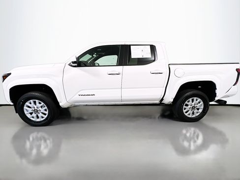Used 2024 Toyota Tacoma SR5 image 9
