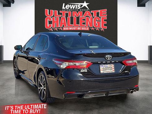 Used 2019 Toyota Camry SE image 3