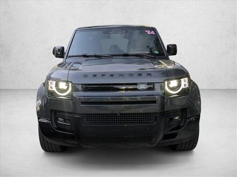 Used 2024 Land Rover Defender 110 X-Dynamic SE AWD/4WD image 2