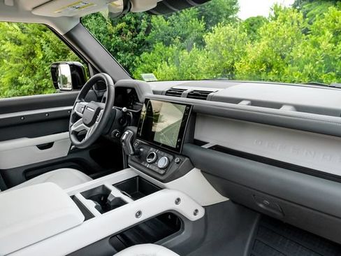 Used 2026 Land Rover Defender 110 S AWD/4WD image 21